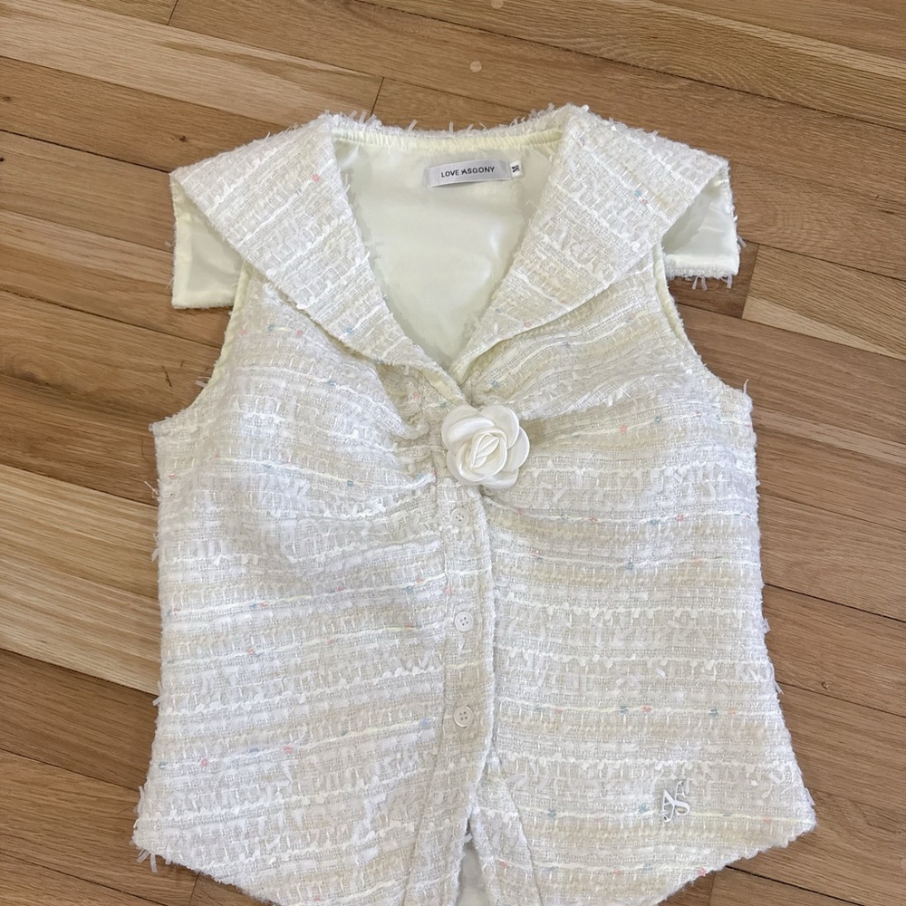 Love Asgony cream tweed blazer vest with a removable pin